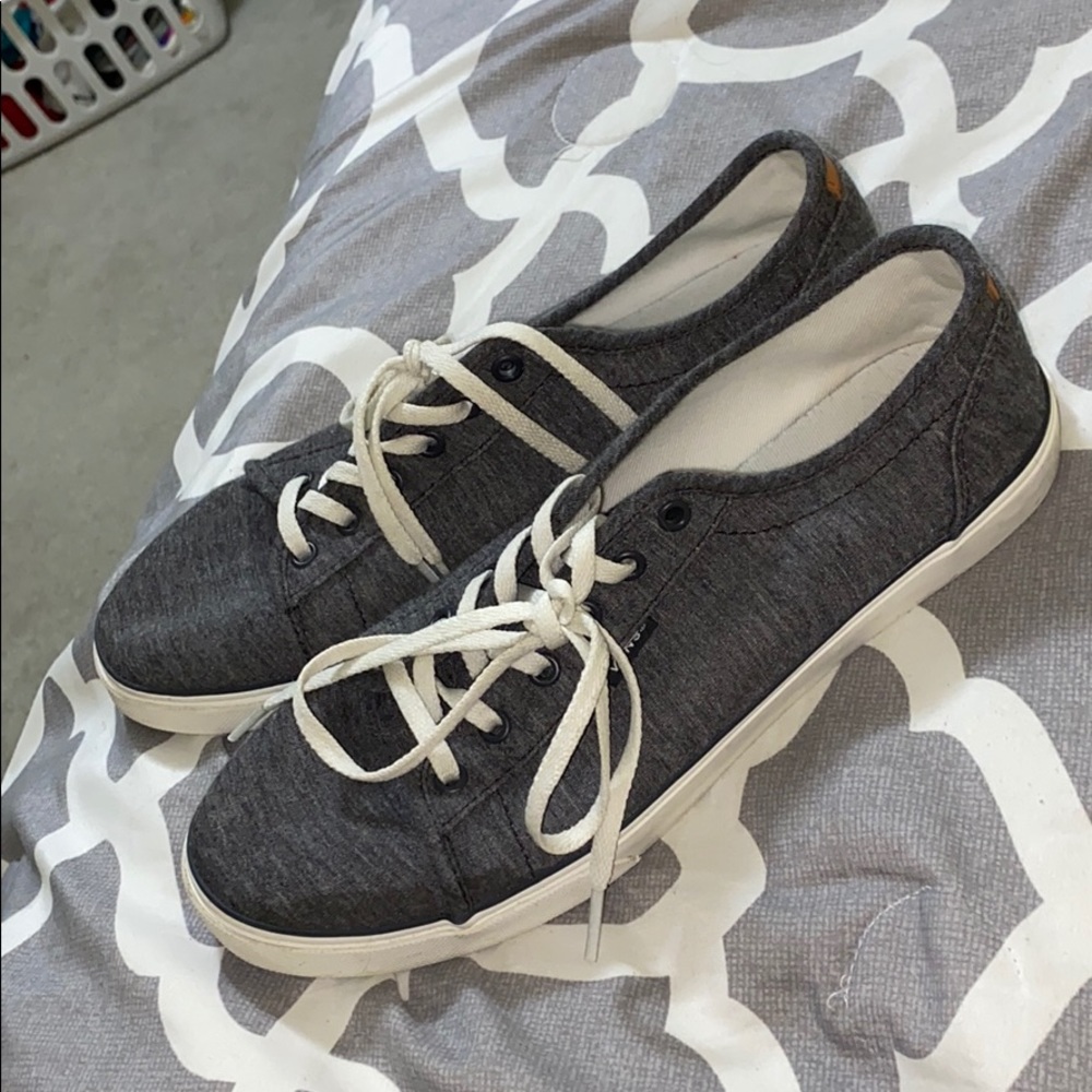 Women’s Gray Low-Rise Vans